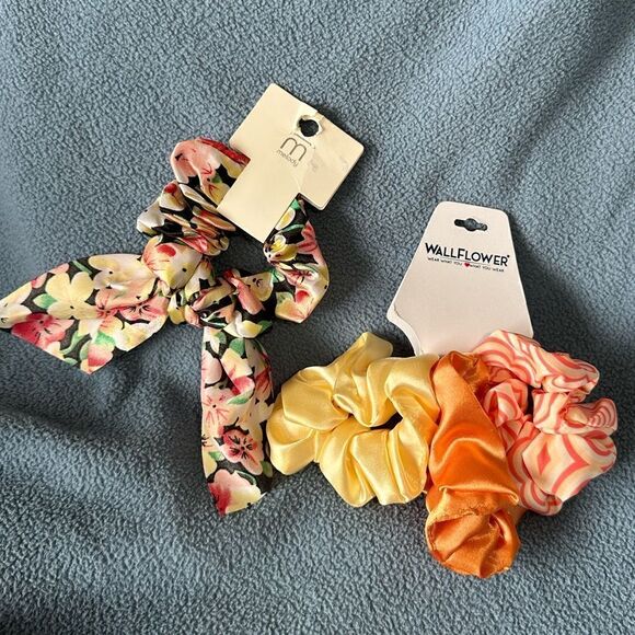 NWT Set of 4 scrunchies - Picture 1 of 1